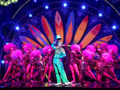 Gavin Lee performing as Squidward