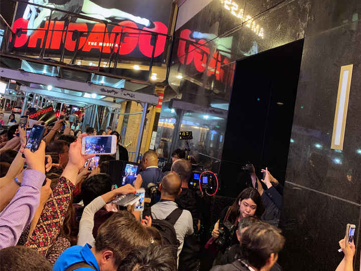 The moment Ryoko Yonekura appeared at the stage door