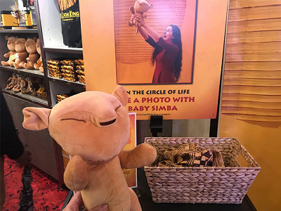 Plush Simba for commemorative photos