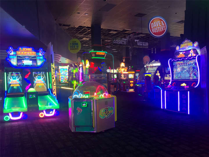 Dave & Buster’s family friendly arcade