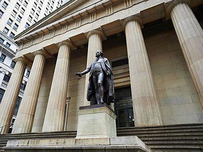 Federal Hall featuring a colonnade design
