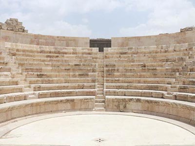 Tunnel structure: the vomitorium