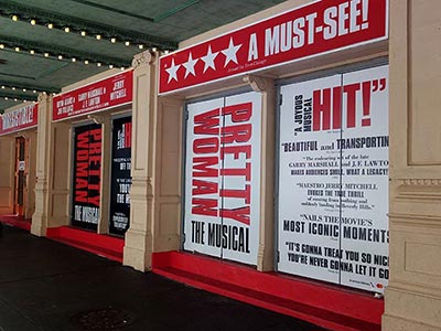 The public Rent Wall near the entrance was repainted in 2016. By July 2018, for the opening of Pretty Woman, all traces had been removed