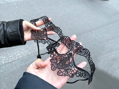 Masquerade mask and dress code in New York